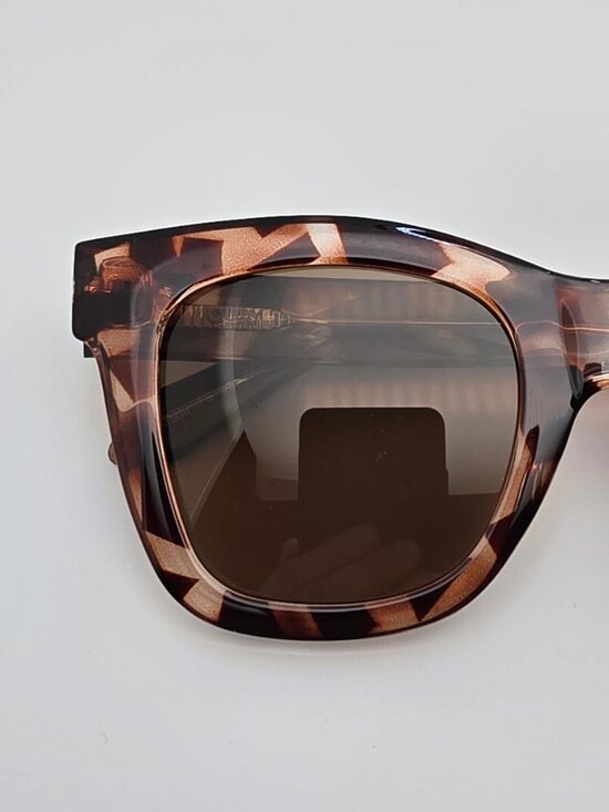 Quay Australia After Hours Tortoise Frame Brown Polarized Cat Eye Sunglasses main image 2